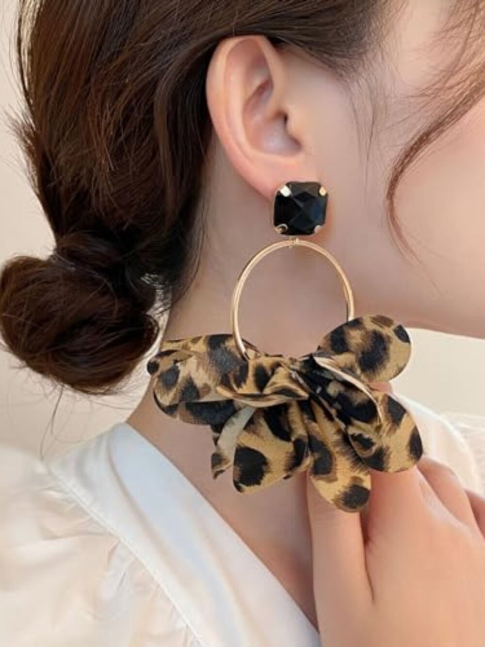 Circular shaped spliced ear‎ accessory